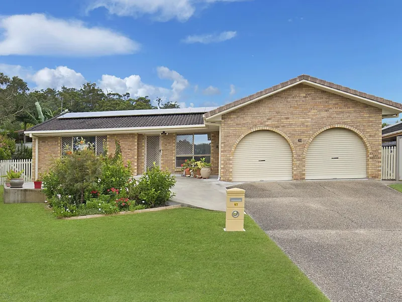 Family Home  - End Position in Quiet Cul de Sac