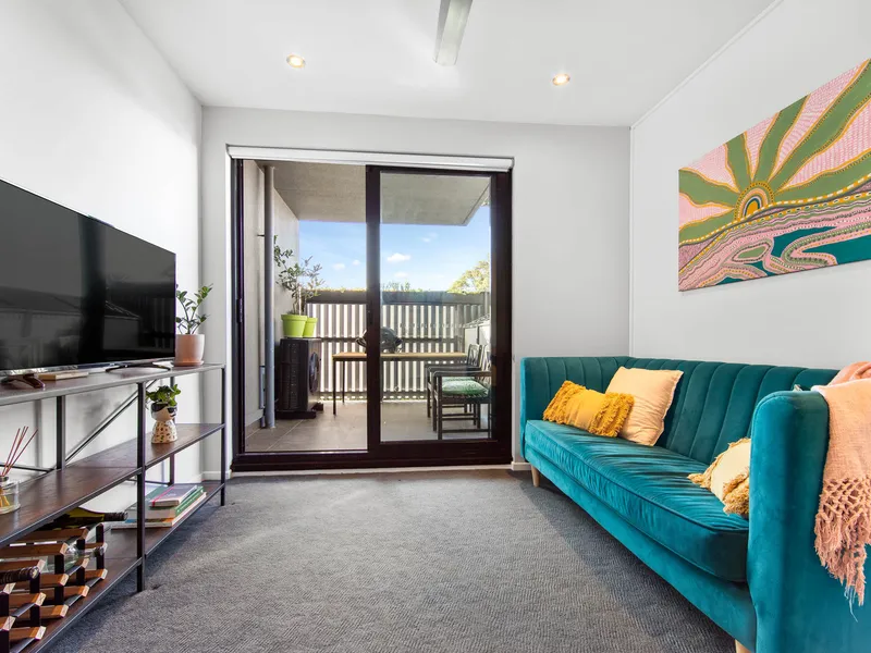 Stylish Apartment in Fantastic Location!