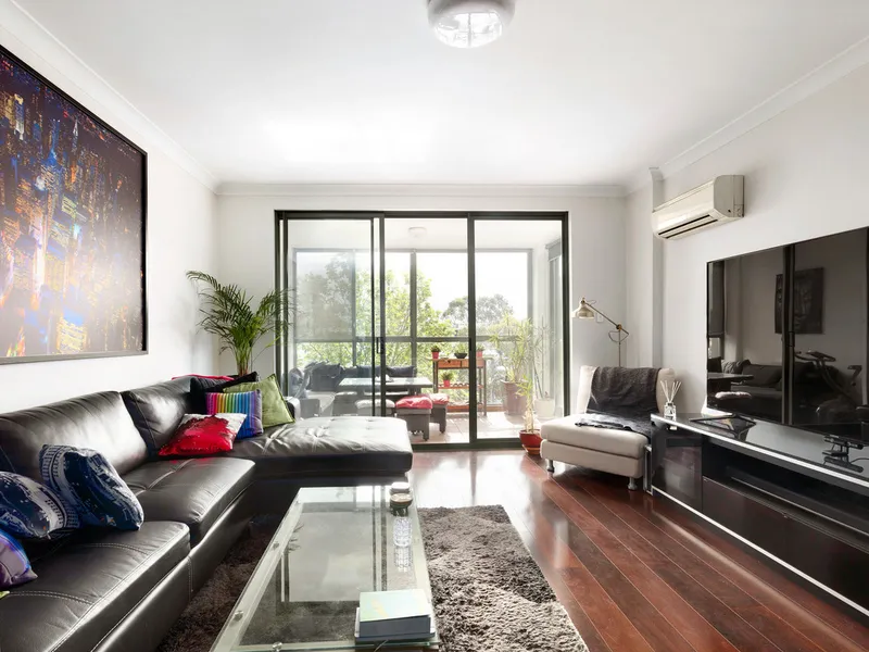 Unfurnished easy care apartment