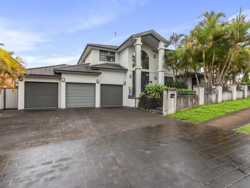 LARGE 4 BEDROOM FAMILY HOME