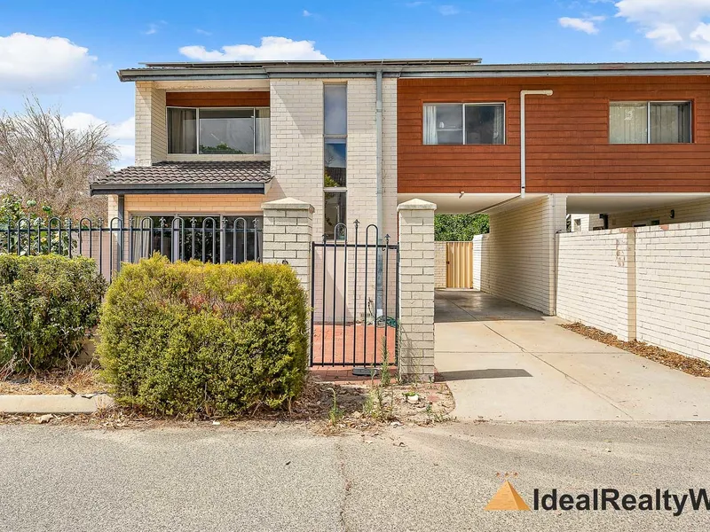 Superb townhouse located on a quiet cul-de-sac!