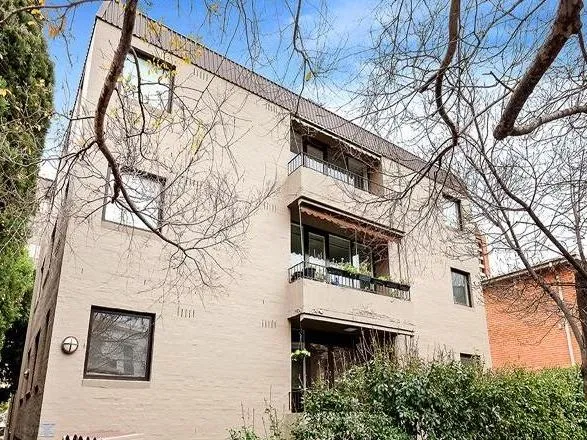 PREMIER POSITION, WALK CBD, FITROY GARDENS, MCG, IMPRESSIVE PROPERTY!