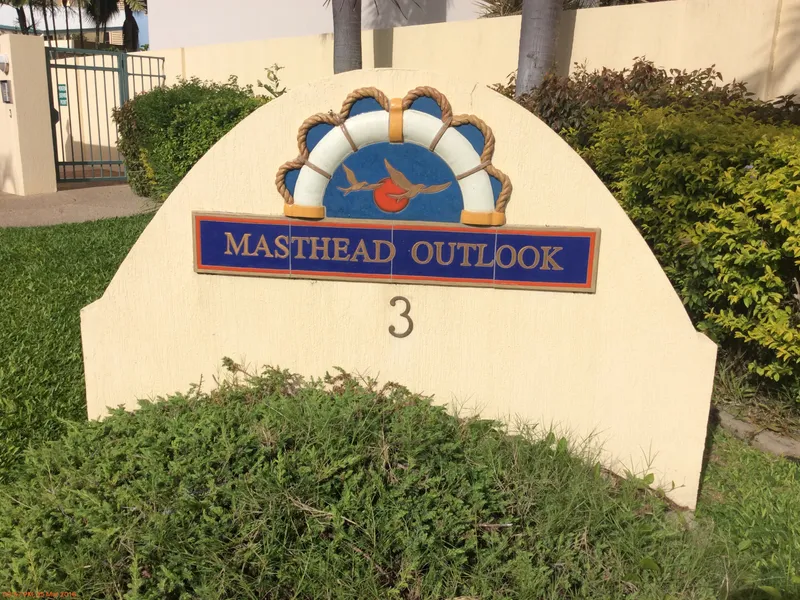 FULLY FURNISHED UNIT OVERLOOKING THE MACKAY MARINA- GREAT VIEWS-COOL BREEZES-CLOSE TO RESTAURANTS.                                   