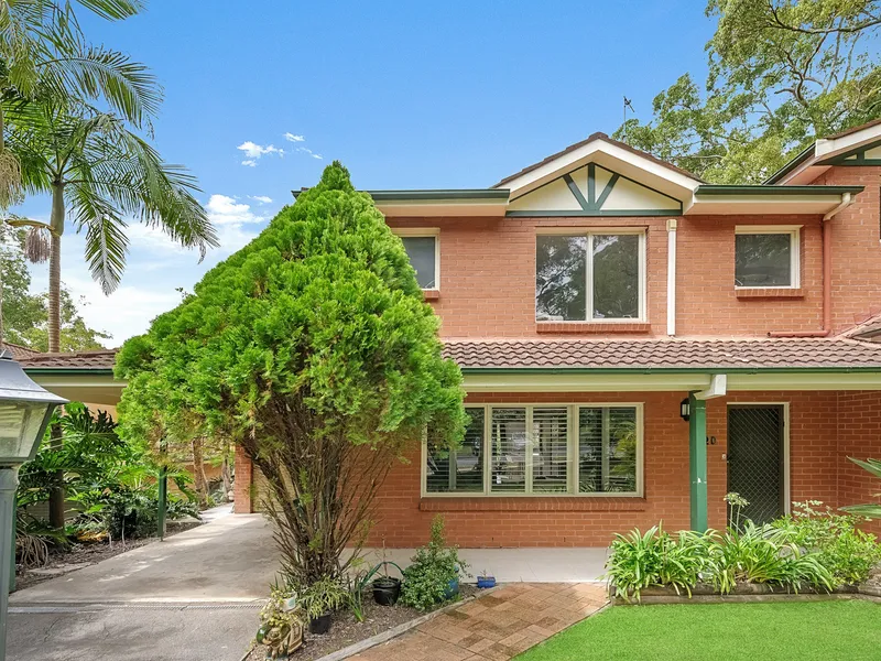 Three bedroom townhouse in prime locale