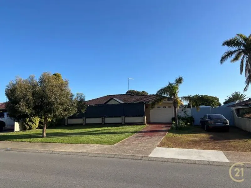 4 X 1 WITH HUGE YARD, CLOSE TO SCHOOLS, SHOPS AND TRAIN