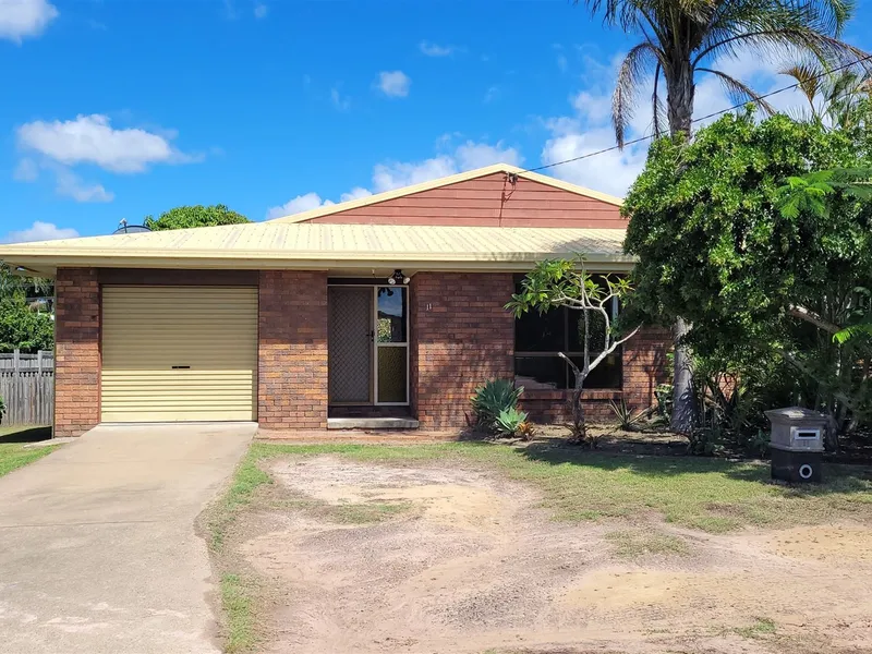 4 Bedroom Home, Walk to Schools, shops & park!