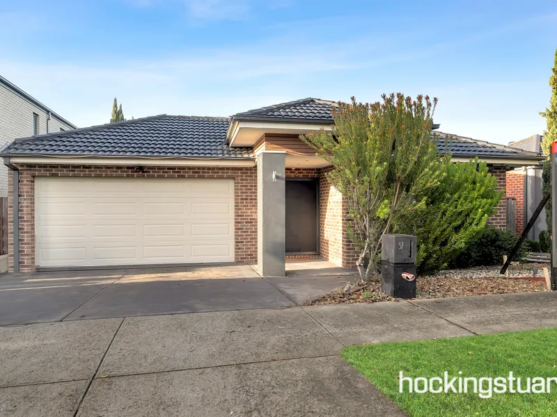 Hockingstuart Epping proudly presents this beautiful spacious family home in heart of Wollert