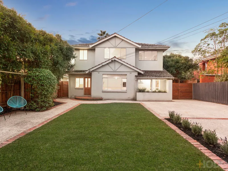 SUN-DRENCHED FAMILY LIVING