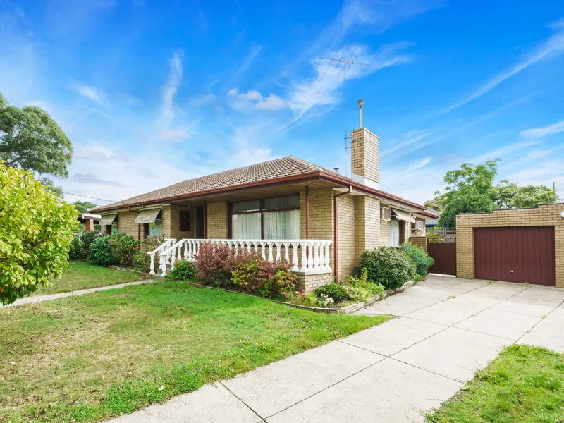 Huge Home in Glen Waverley!