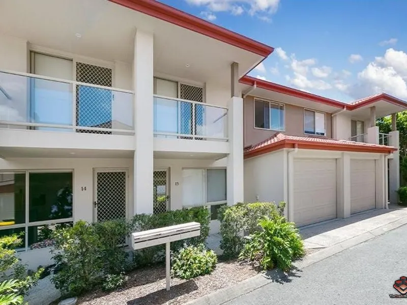 3 Bedroom modern townhouse in a quiet complex close to everything