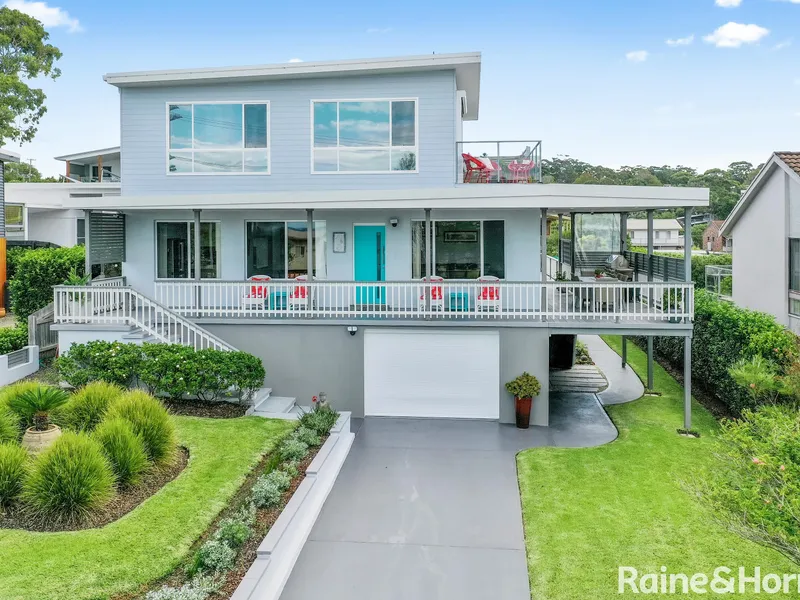 Modern Beach House with Views