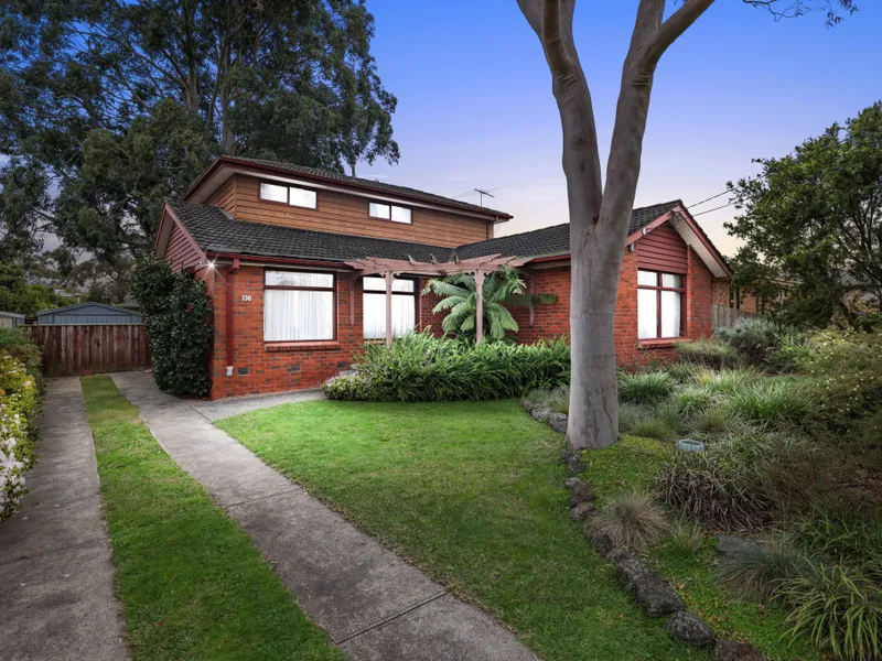 Charming Home on 719 sqm of untouched land.