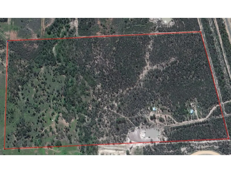 Huge invesment opportunity 2x Houses and 160 acres with urban town zonning