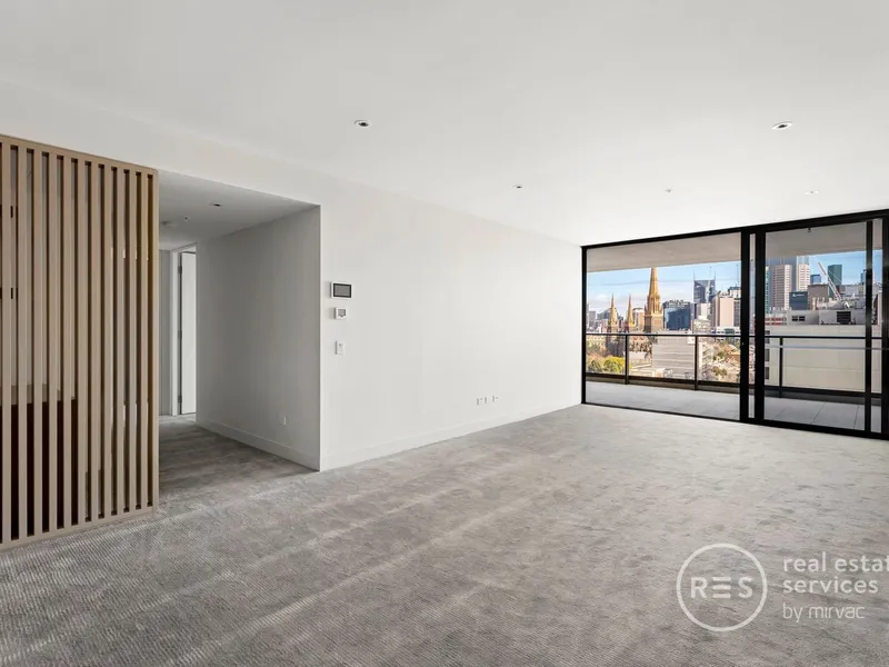 Available NOW! Luxurious living in East Melbourne