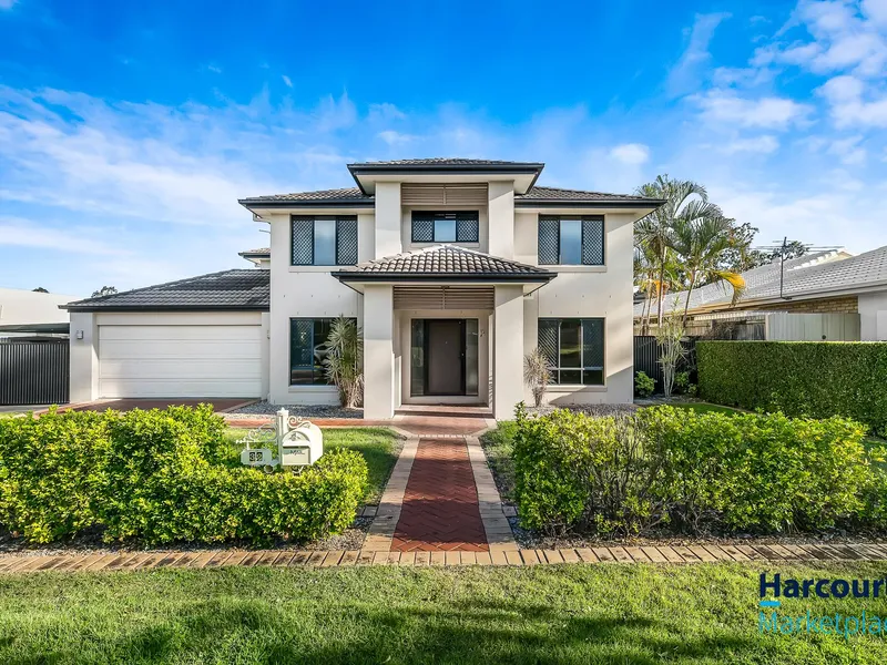 MODERN AND SPACIOUS FAMILY HOME LOCATED IN THE HEART OF MOGGILL