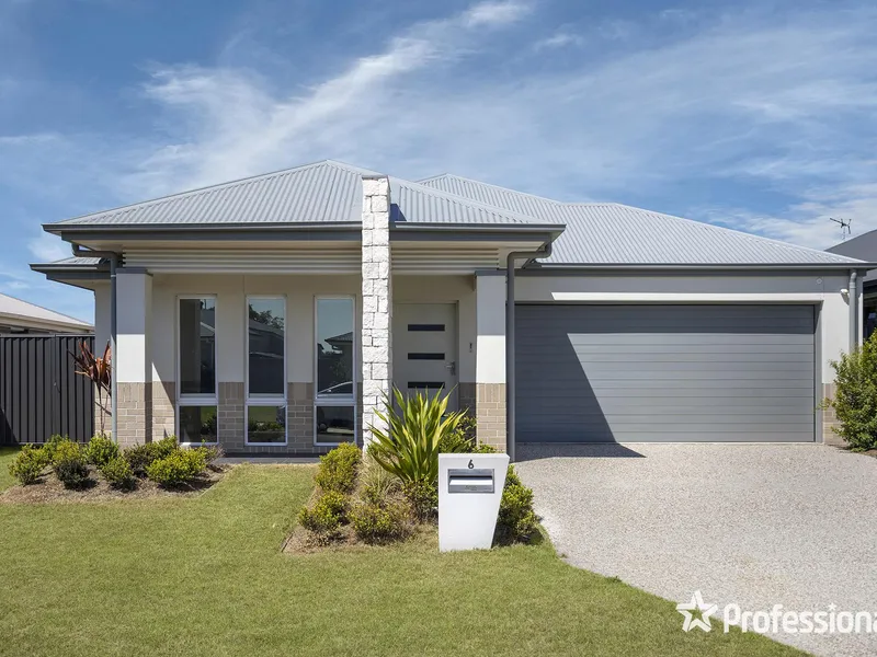 Contemporary Family Living in the heart of Town