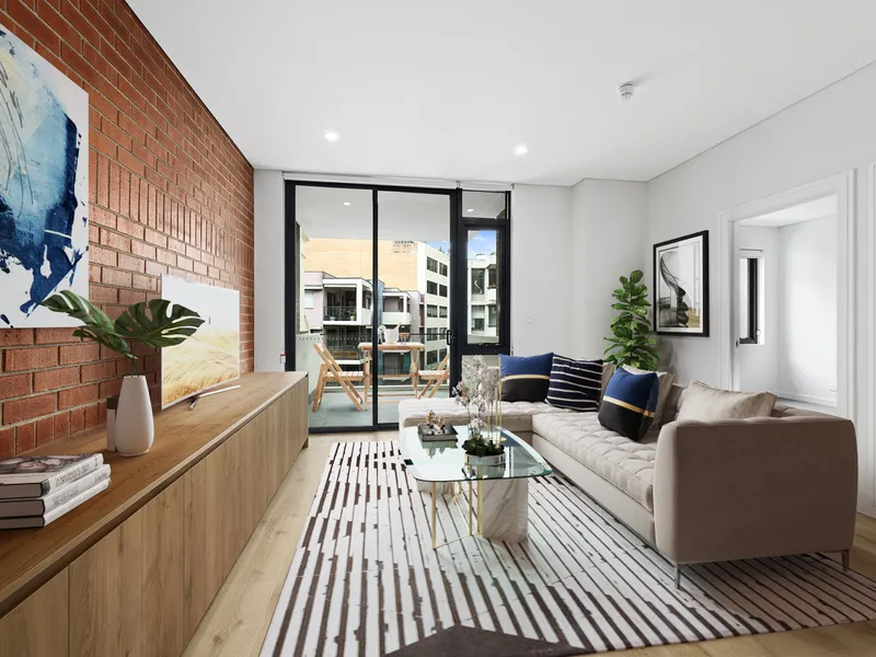 Top Floor 2 Bedroom Apartment with City Views