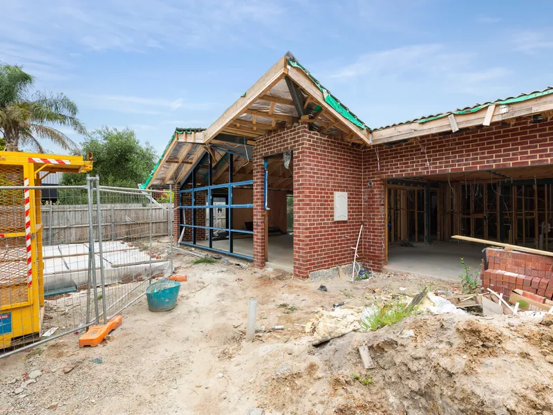 A Builders Dream in Hampton’s “Golden Triangle” - on 665sqm!