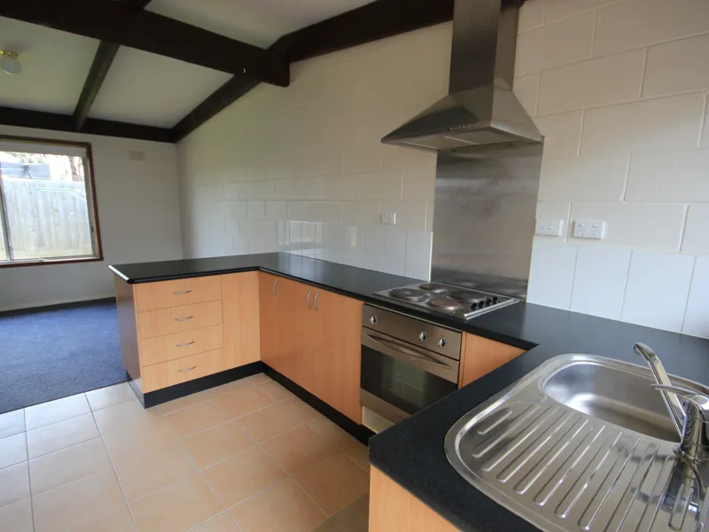 Unit In Leafy Suburb - Gardener and Water Included