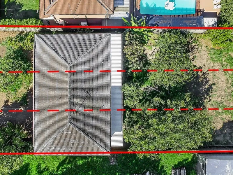 Set on a 758.7sqm block with a 20.115m frontage on 3 lots