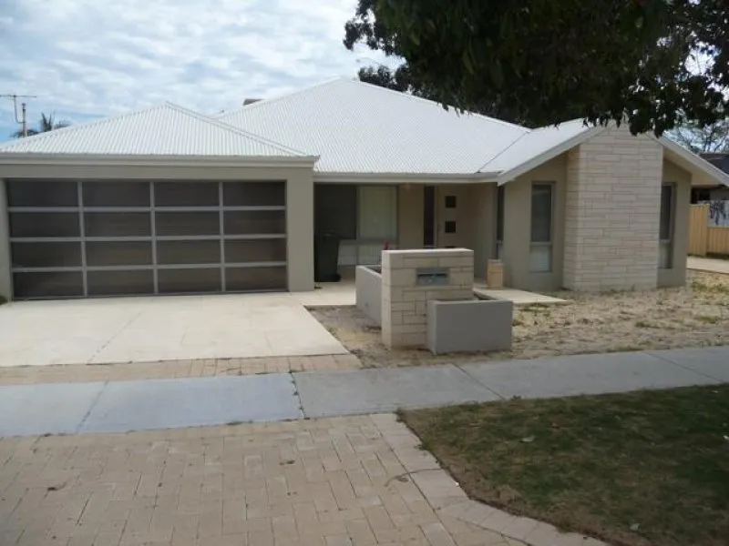 4 x 2 High quality finishes & low maintenance gardens in Superb Location!