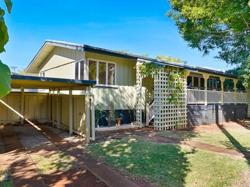 Quaint timber cottage in a prestigious location.-mowing included.  UNDER APPLICATION