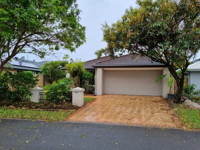 SPACIOUS 3 BEDROOM HOME - BURLEIGH WATERS