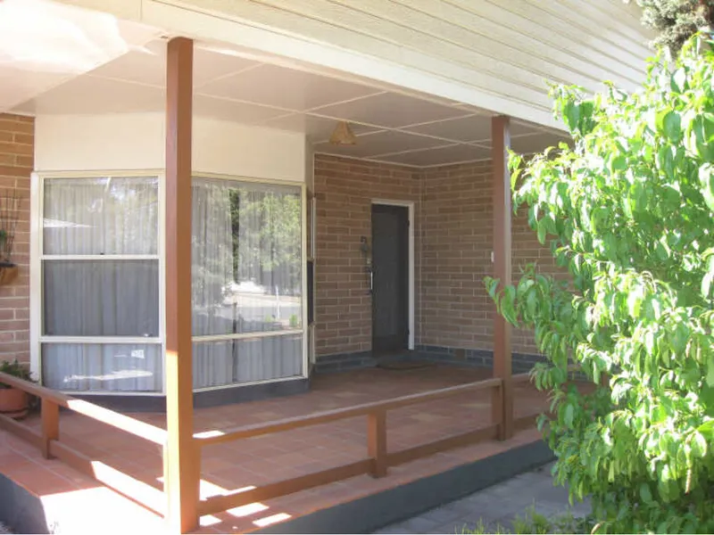 COMFORTABLE FAMILY HOME WITH POOL (Pet Friendly)