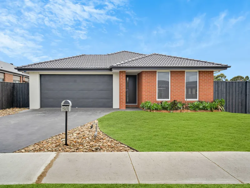 Warm and Immaculate Family Home!