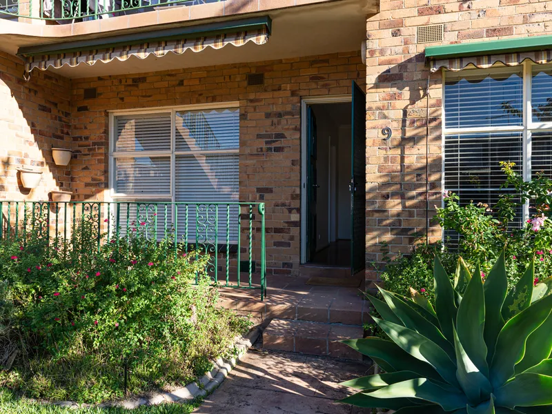 Ticking Every Box! Huge Apartment in Perfect Location!