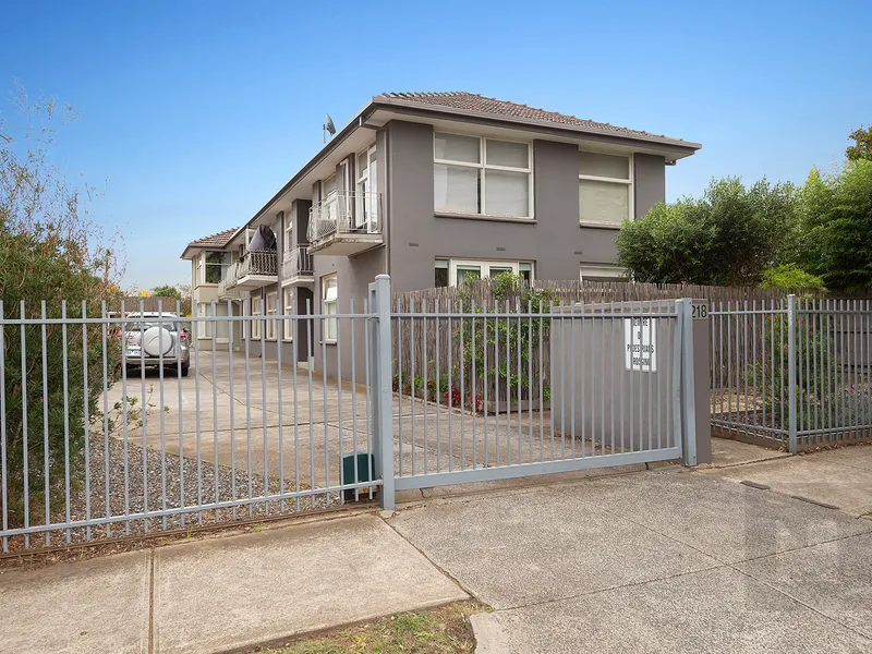 One Bedroom Ground Floor Apartment. 