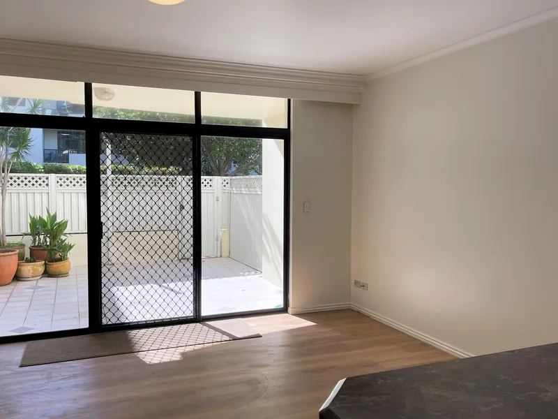 Pet Friendly Courtyard Apartment