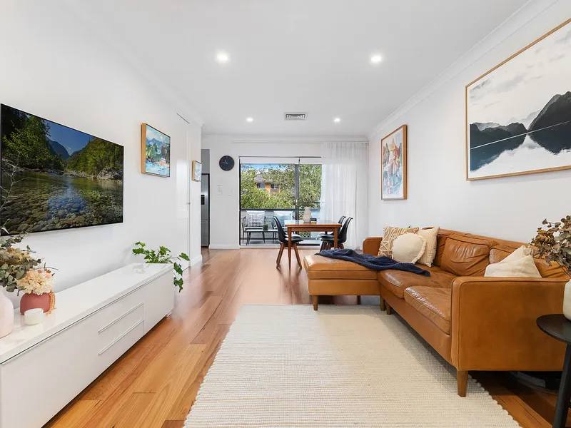 Beautifully Renovated Top Floor Apartment in Highly Sought After Pocket
