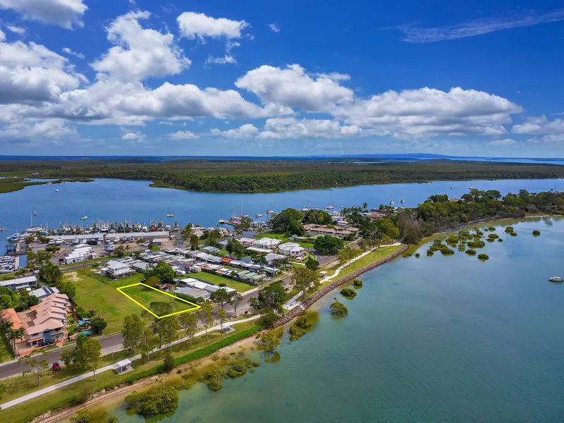 Premium Oceanfront land at the tip of the Bay!