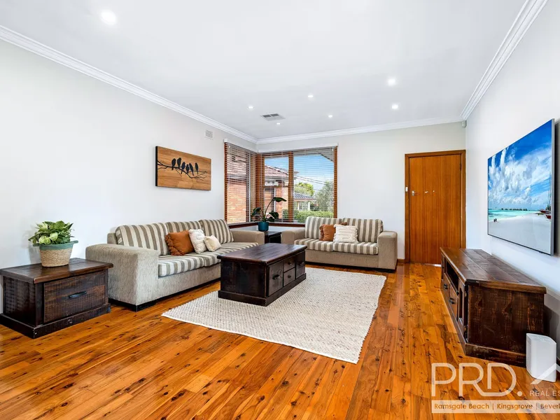 IMPRESSIVELY PROPORTIONED, FULL OF LIGHT AND BEAUTIFULLY MAINTAINED FAMILY HOME WITH AN OPPORTUNITY TO BUILD A GRANNY FLAT (S.T.C.A)