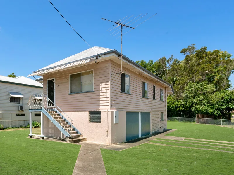 Renovate or rebuild on 653m2 in the prestigious Brisbane Corso enclave