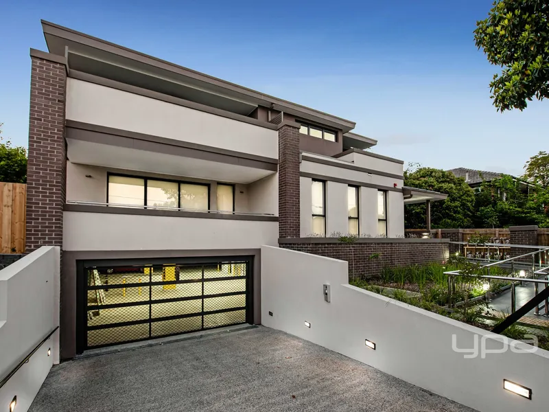 Large Brand New Boutique Walk to Station