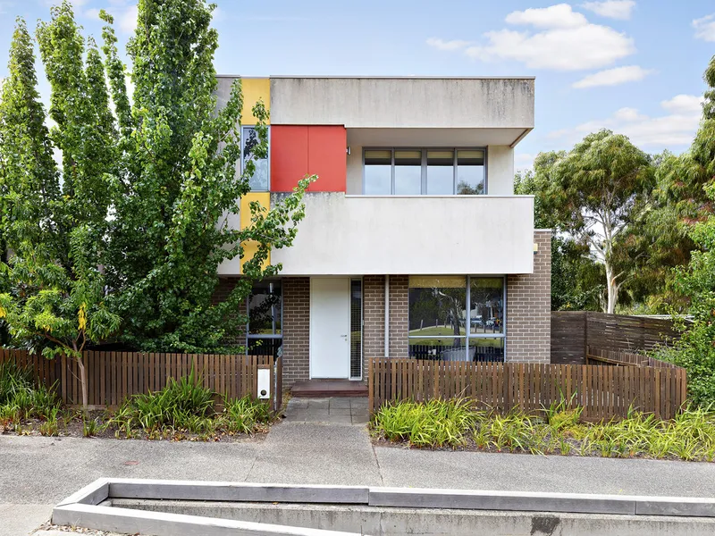Shops, Schools, RMIT & Parklands!