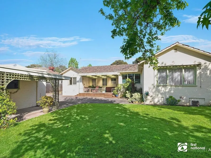 Family house in premier location!