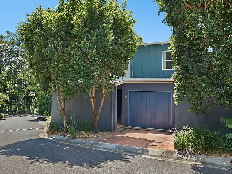 LOCATION!LOCATION!LOCATION! - NORMAN PARK TOWNHOUSE WITH RESORT LIFESTYLE. RARE OPPORTUNITY!