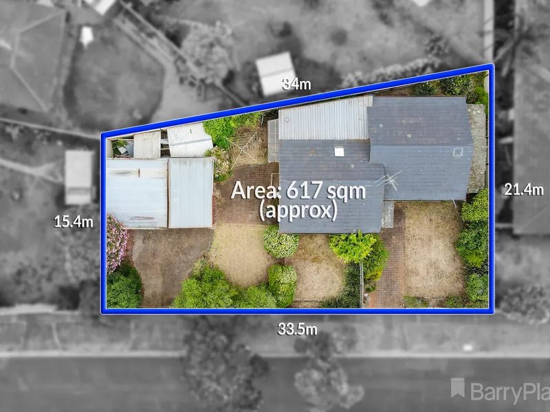 AMAZING OPPORTINITY ON A 616m2 ALLOTMENT WITH 2 CROSSOVERS!