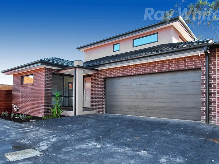 Luxury Townhouse in Quiet Court Location