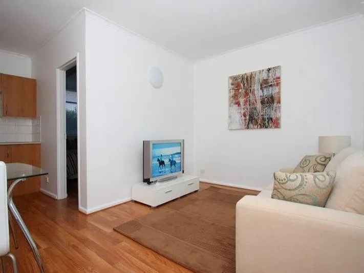 Bright & Conveniently Located!