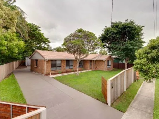 Modern Family Home with Gorgeous Kitchen and Bathroom