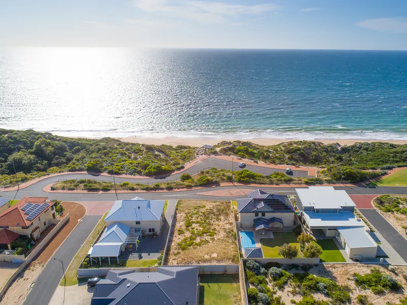 OCEAN FRONT BLOCK IN DREAM LOCATION!