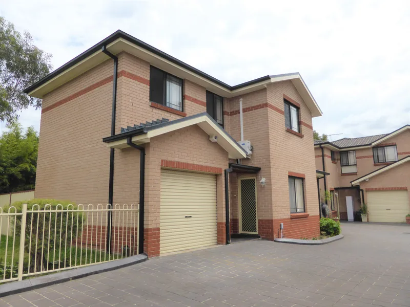 Modern Three Bedroom Town House in Ideal Location!