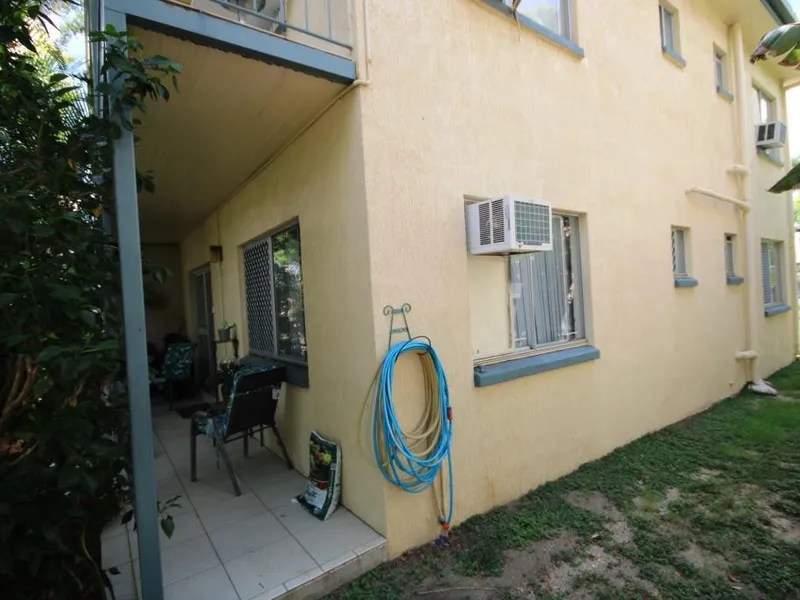 QUALITY GROUND FLOOR WANDAL UNIT - 2 BED - 1 BATH - 1 CAR - EASY WALK TO SHOPS.