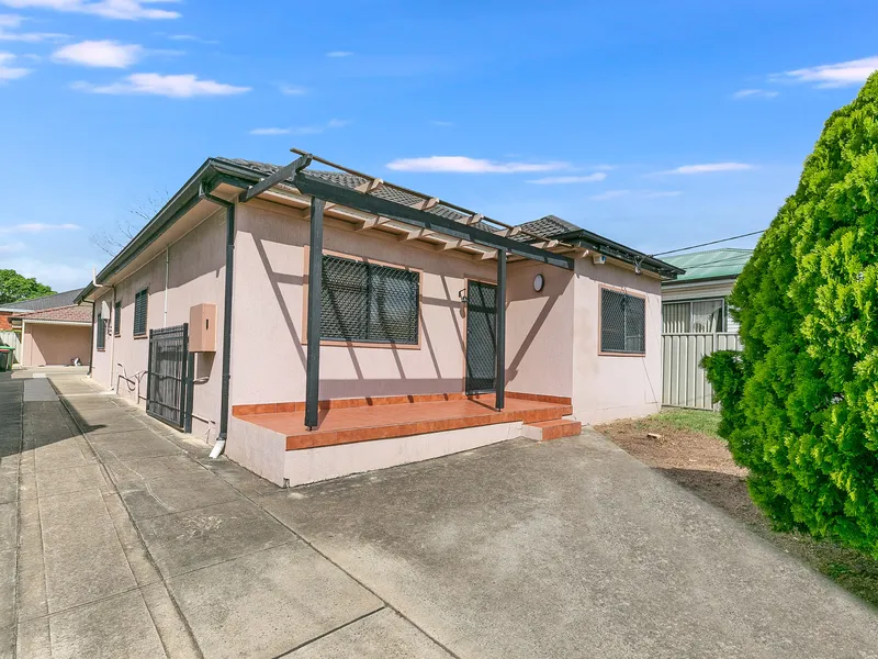House & Retreat in Blue Ribbon Location - 15min Walk to Station