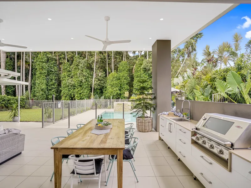 STUNNING HOME WITH LOADS OF WOW FACTOR! – PLUS BONUS STUDY