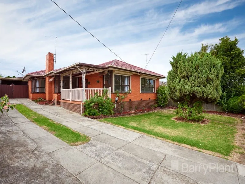 3 BEDROOM FAMILY HOME WITH LARGE GARAGE